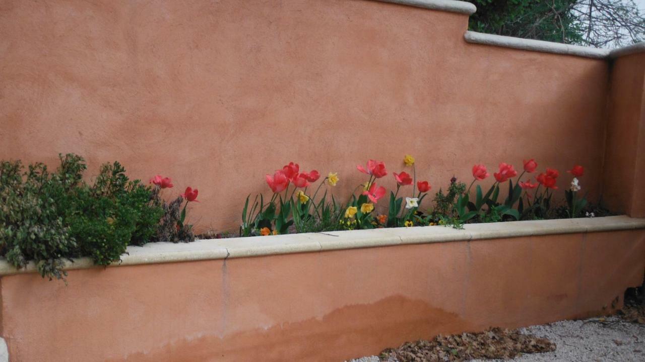 Appartement Le Romarin Mallemort Eksteriør billede
